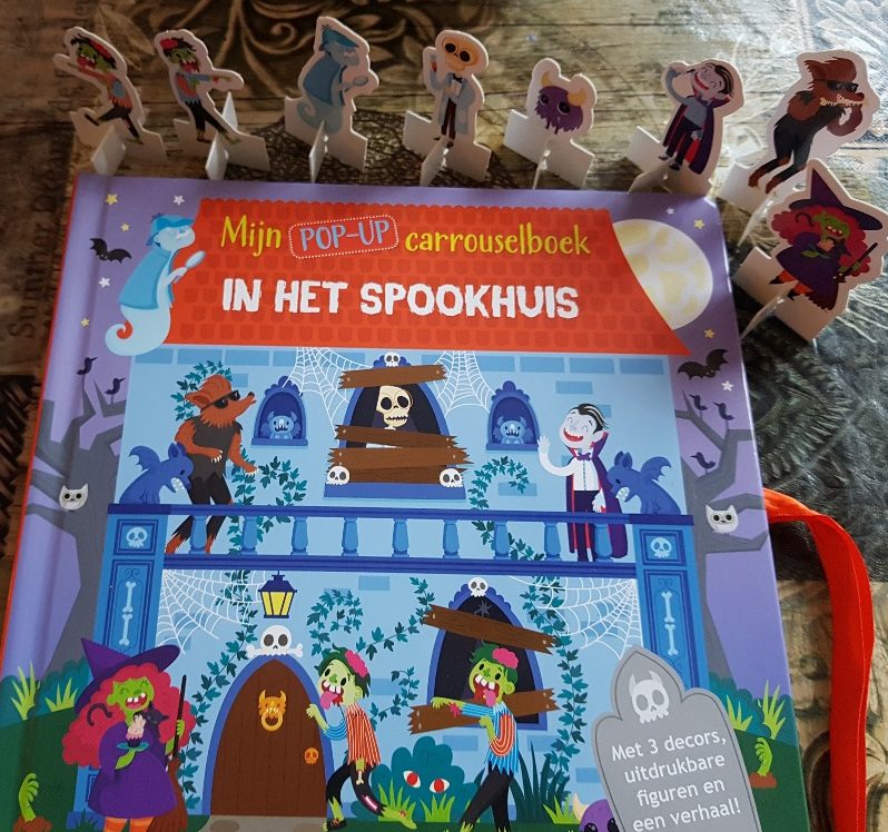 mijn pop up carrouselboek in het spookhuis