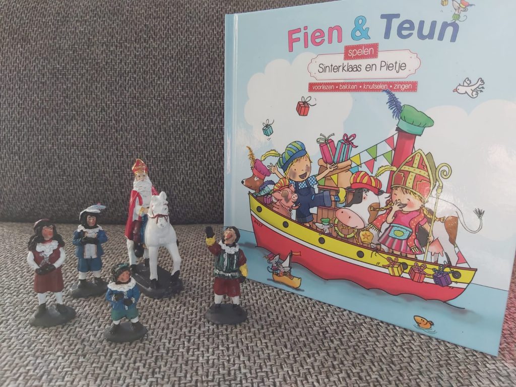 Fien & Teun spelen Sinterklaas en Pietje 