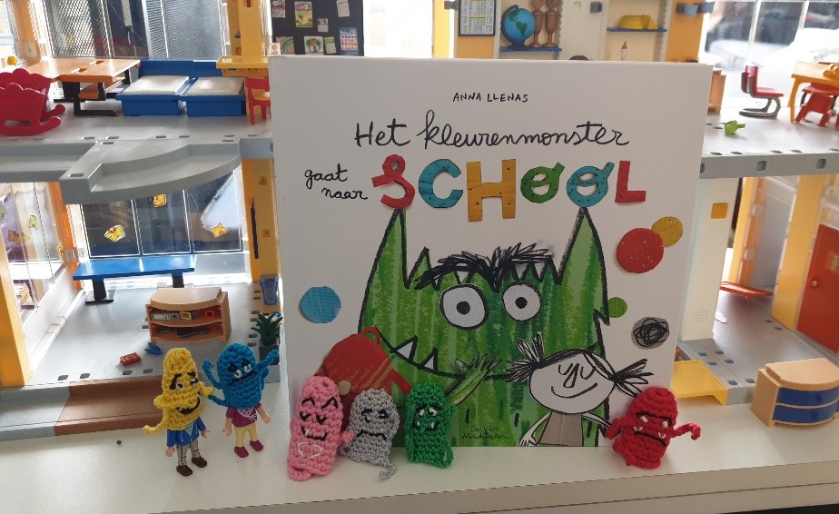 Het kleurenmonster gaat naar school