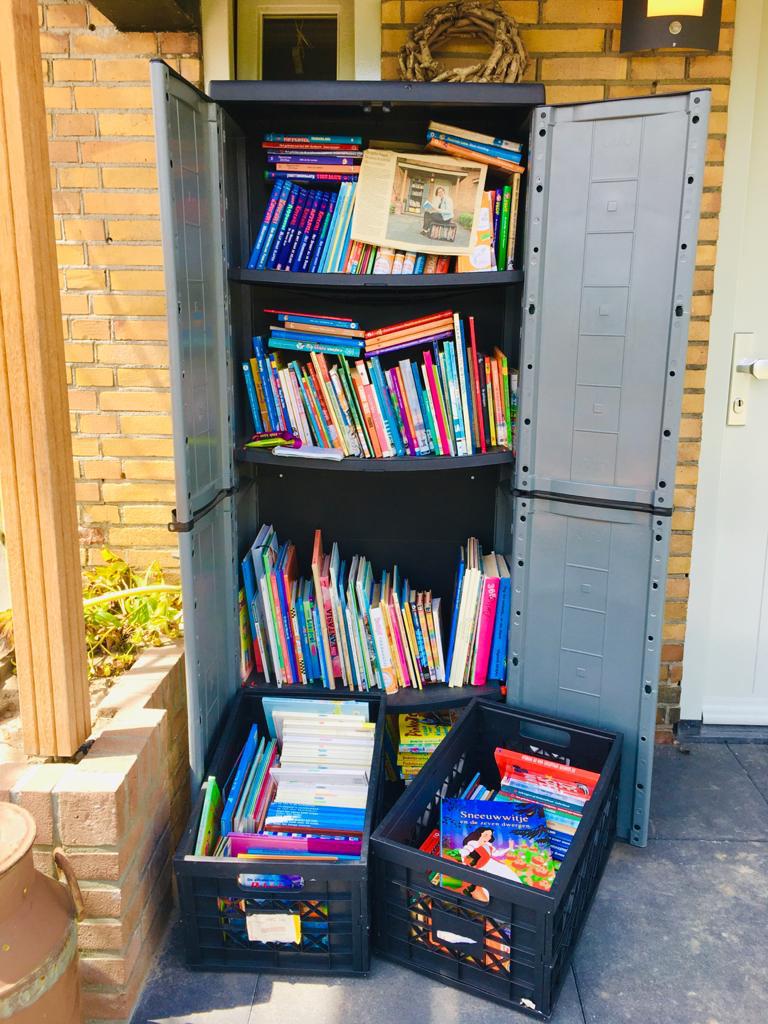 Boekenkasten en minibiebs