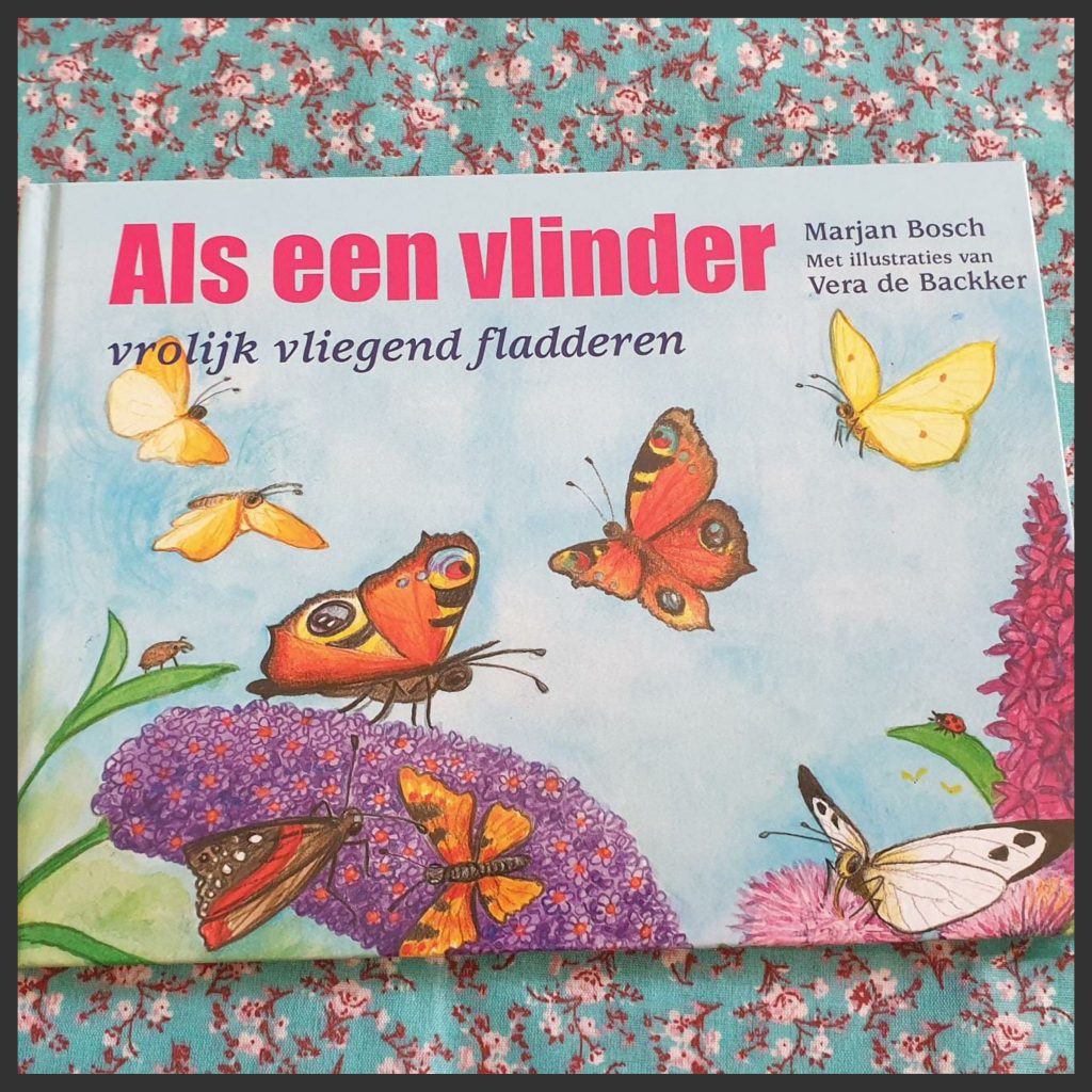 Als een vlinder vrolijk vliegend fladderend