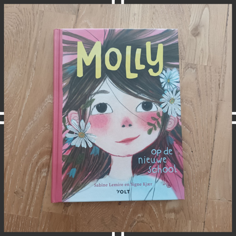 Molly op de nieuwe school voorkant
